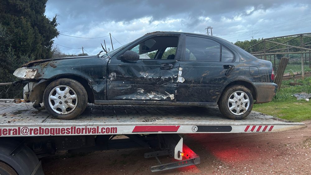Carro em peças a venda