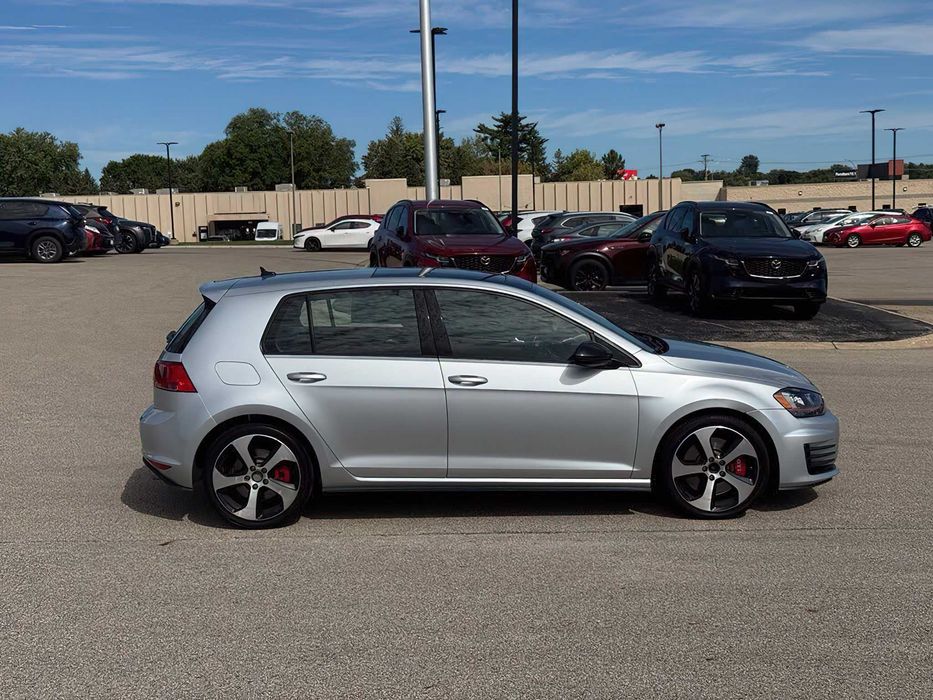 Volkswagen Golf GTI SE 4-Door      2017