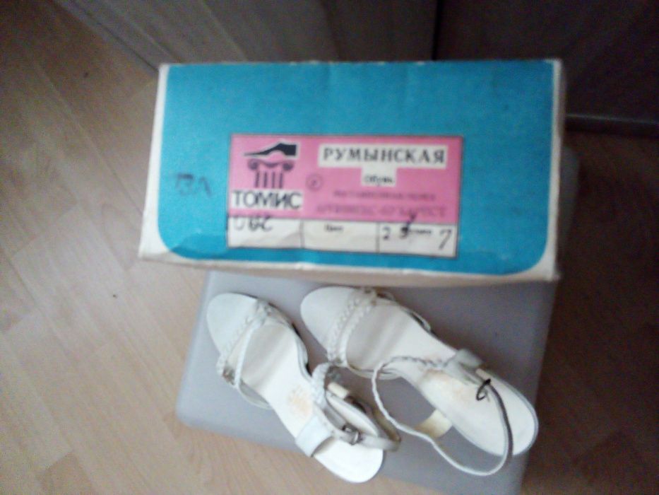 Продам босоножки
