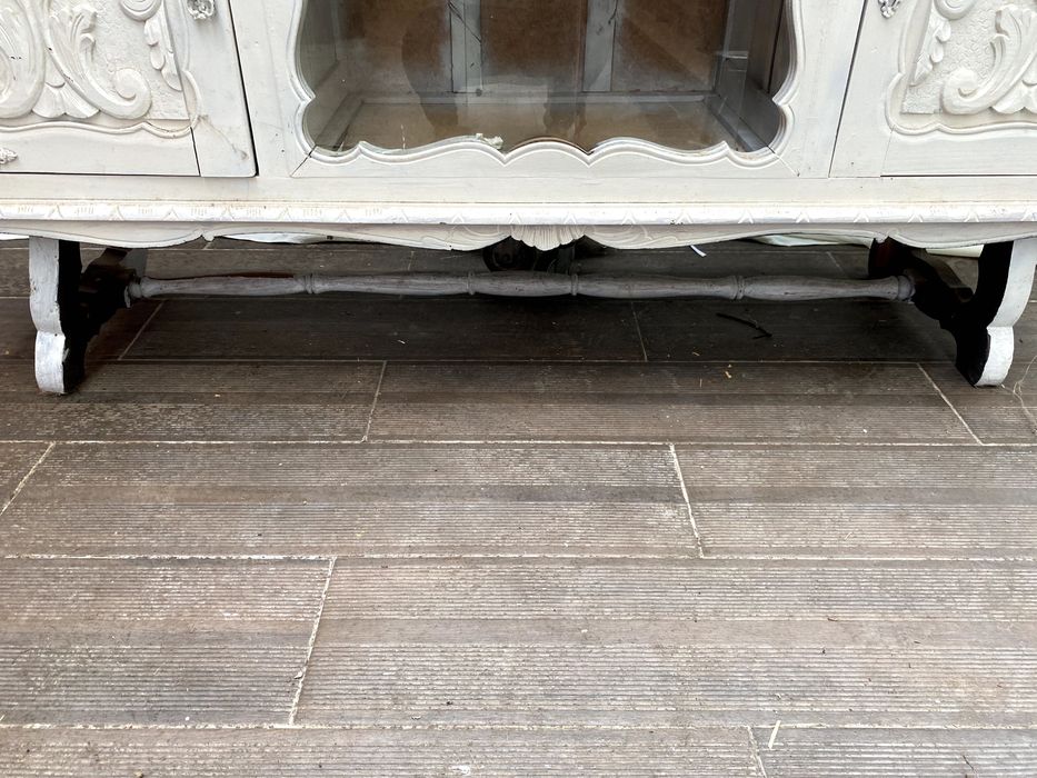 Móvel aparador madeira com 2 portas e vitrine em vidro