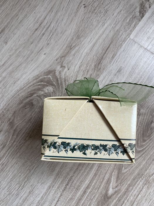 Порцелянова фігурка Дівчинка Pavone