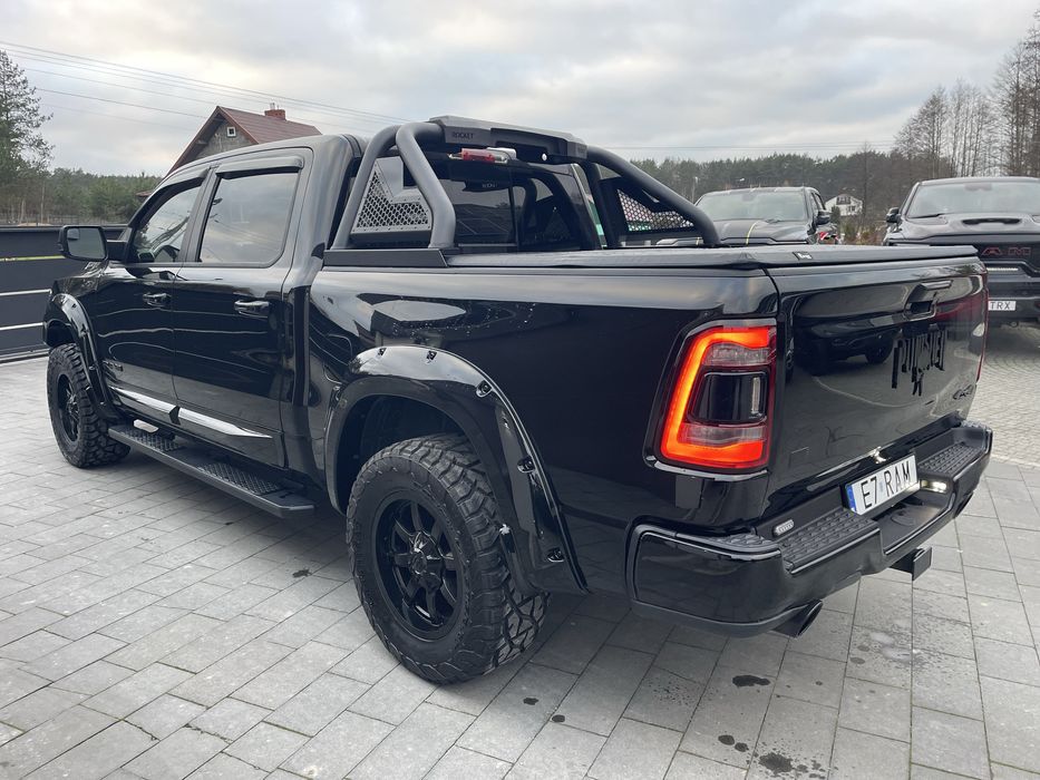 Ram 1500 5.7 Punisher full led alcantara czarna perla roll bar hak3500