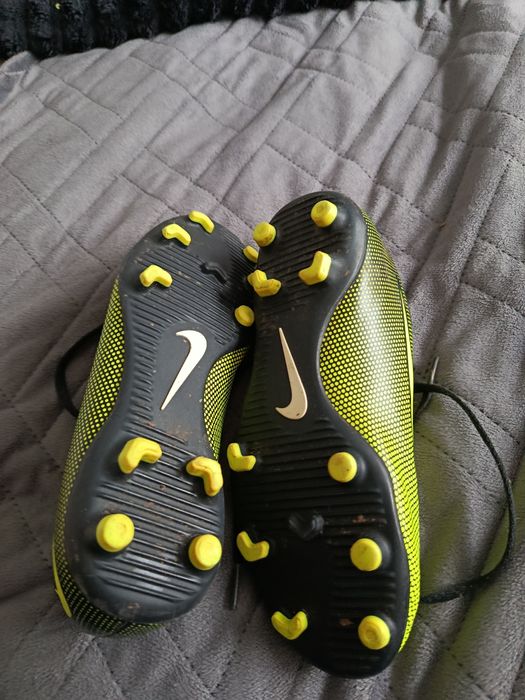 Buty piłkarskie korki Nike