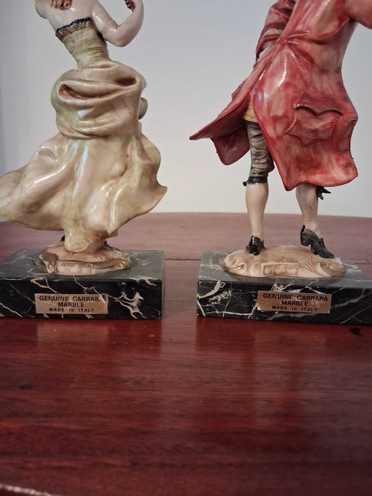 Par de estatuetas antigas Carrara