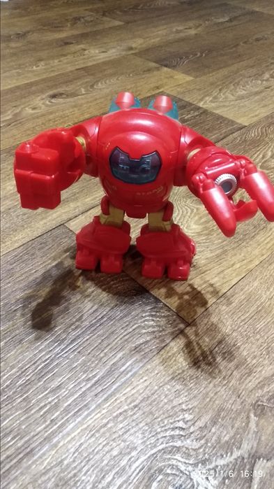 Робот Марвел тони старк