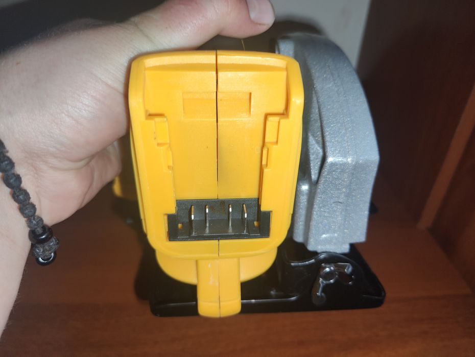 Акумуляторна циркулярна пила