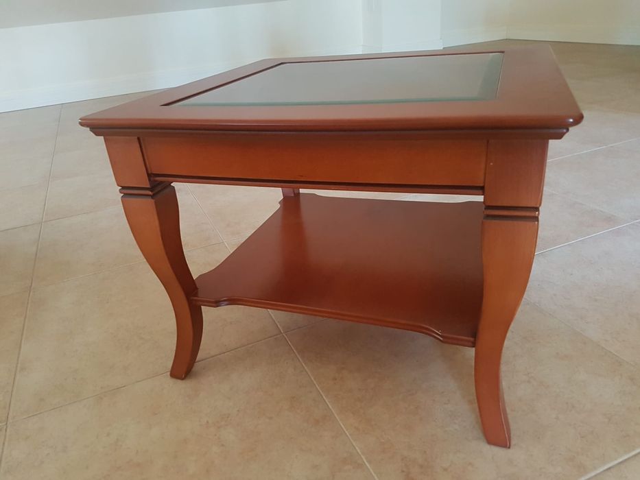 Mesa de canto em cerejeira