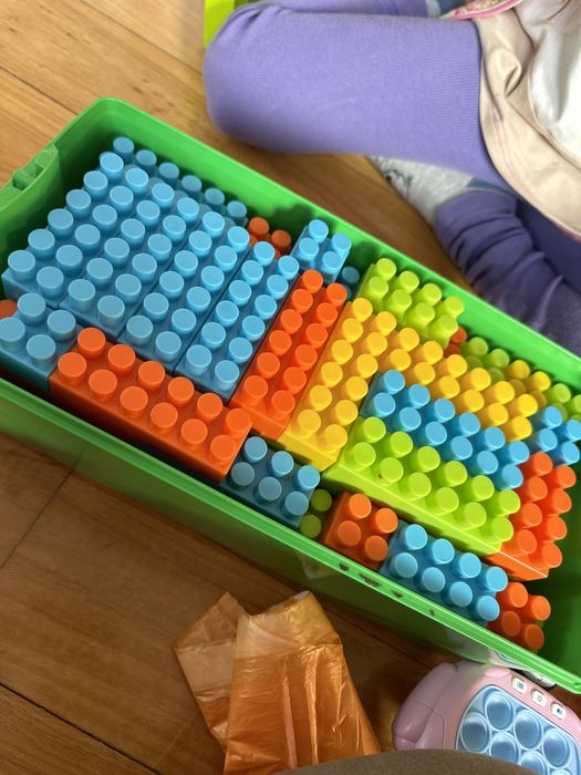 Klocki kolorowe z pudelkiem