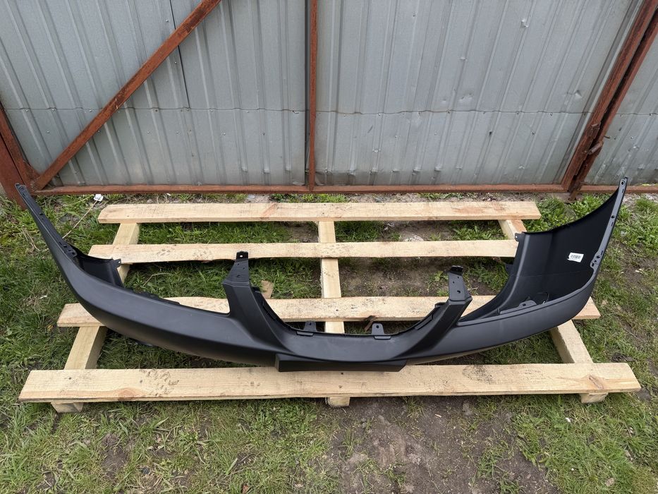 Передний бампер Hyundai Elantra