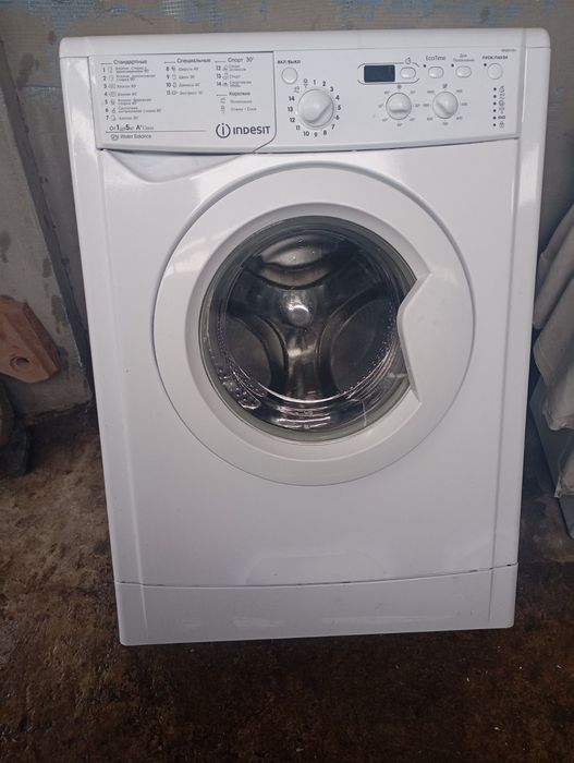 Продам стиральную машину Indesit.