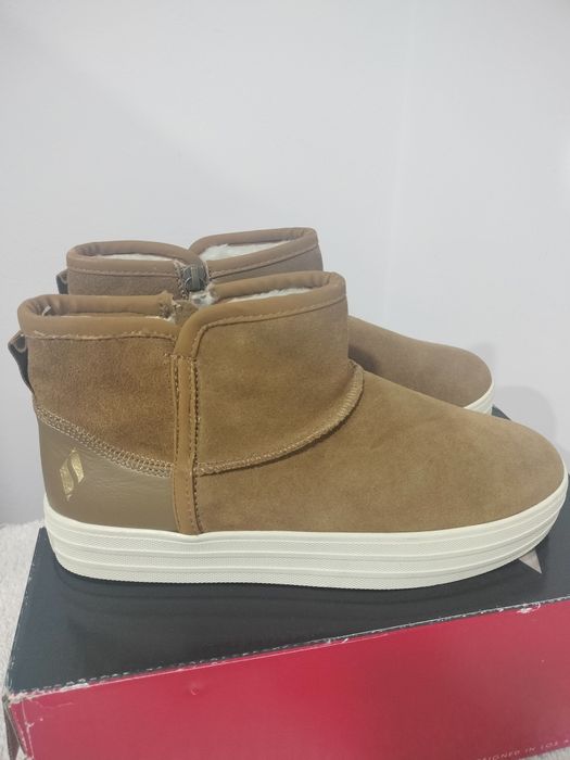 Vende se botas novas da marca skechers originais para mulher