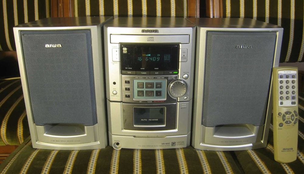 Wieża stereo Aiwa + pilot kolumny zadbana i ładnie grająca