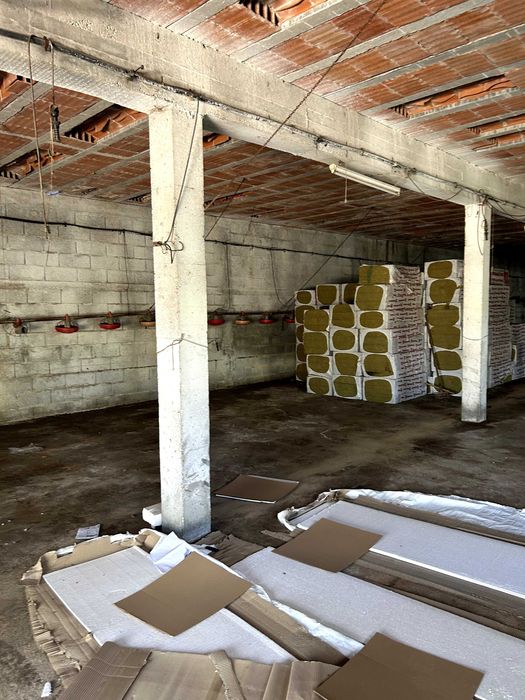 Armazem Carnide Pombal com 300m2 completo ou em parcelas para arrendar