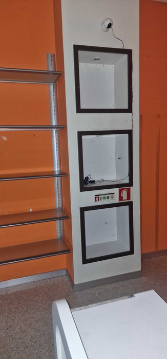 Arrenda-se loja Shopping Massamá  perto da estação de comboios
