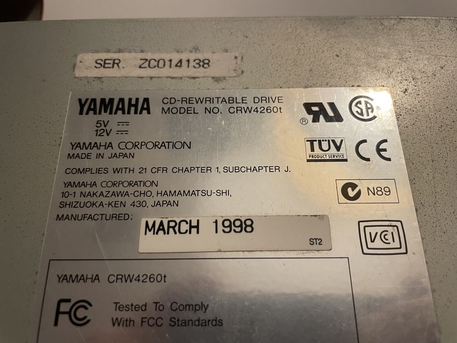 Gravador CD Yamaha CRW4260t scsi
