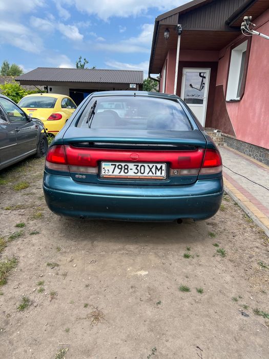 Автомобіль Мазда 626