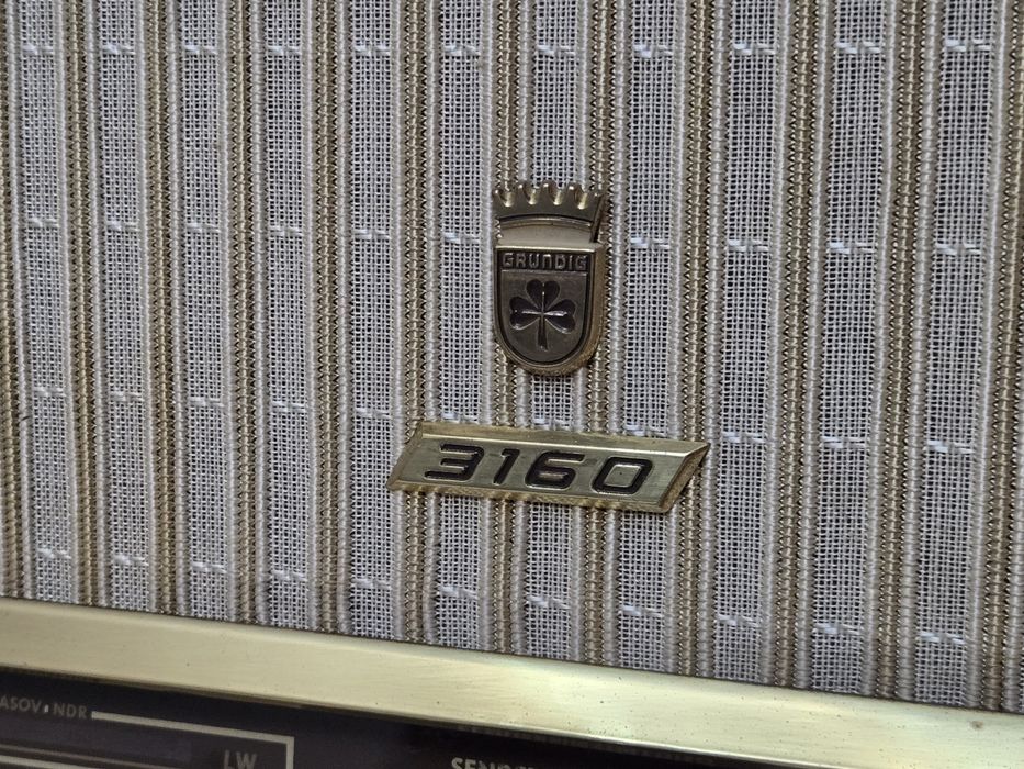Rádio antigo reparado Grundig