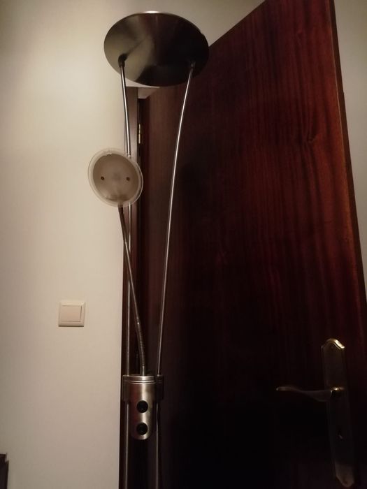 Candeeiro led de pé