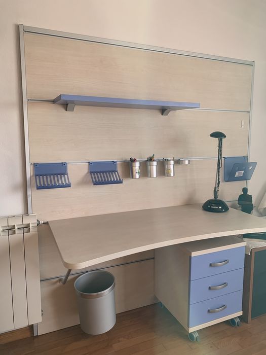 Secretária italiana de design + painel modular + modulo de gavetas + cadeira + acessórios