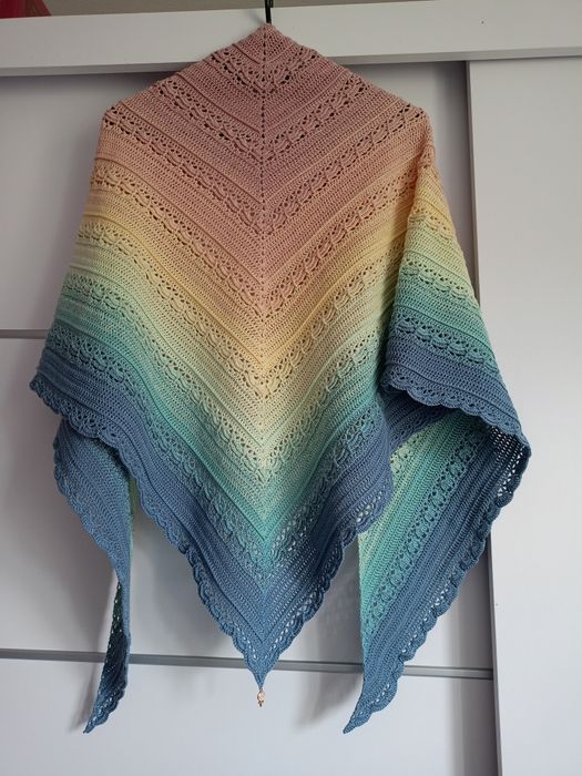 Chusty wykonane na szydełku. Ręczna robota. Handmade