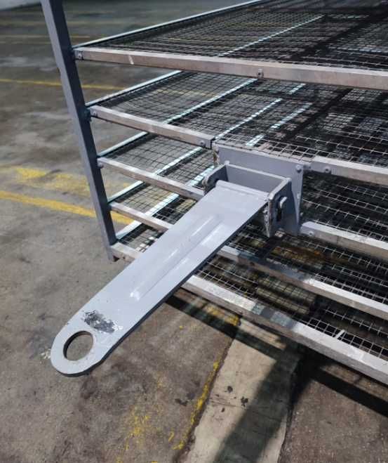 Wózek transportowy z półkami