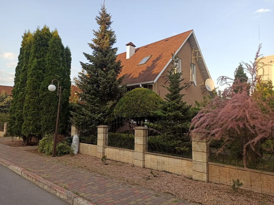 Продам2х этажный дом с ремонтом Подгородное , Золотые ключи, Юбилейный