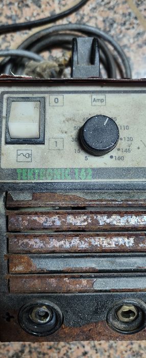 Máquina de soldar tektronic 162 A  220v  . Soldar bem ,lectrodo e tig