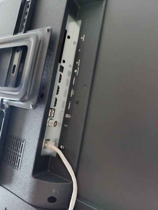 Kivi QLED 4K SmartTV 50" розбита матриця