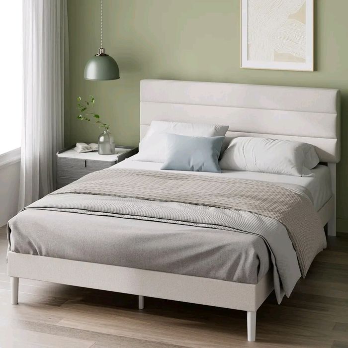 Cama de casal de madeira