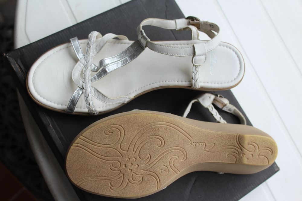 białe skórzane sandałki Clarks rozm 41 /uk7 na klinie