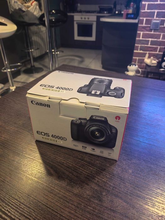 Canon EOS 4000D, 18-55 kit стан ідеального