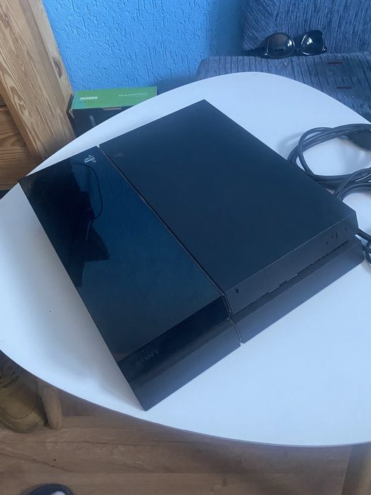 PS4 500GB+pad+gry