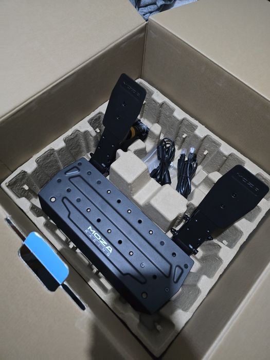 Moza Racing R5 Bundle Base Volante R5 + Volante ES + Pedais SR-P + Sup