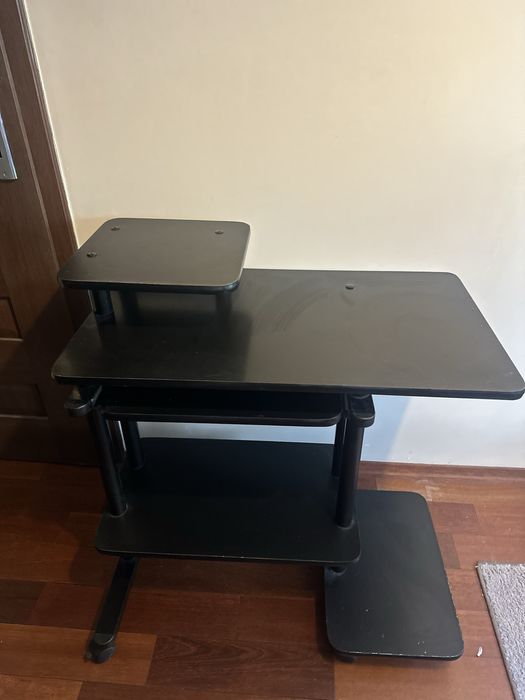 Biurko komputerowe/stolik pod komputer z pulkami -czarne ,funkcionalne