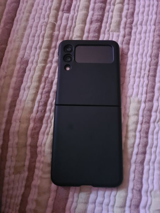 Tenho para venda  este telemovel samsung Z flip 3  poderei trocar