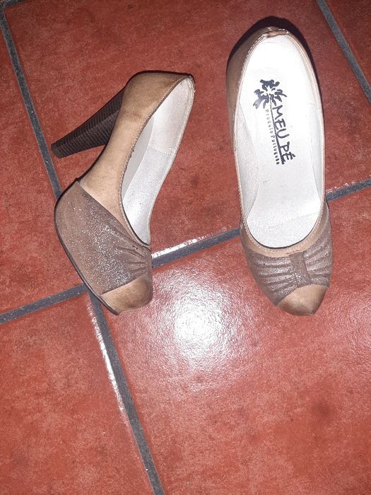 Sapatos de salto alto