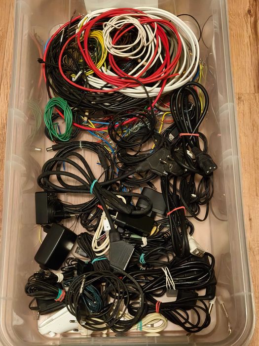 MIX Zestaw ładowarek, zasilaczy, przewodów i akcesoriów – różne typy