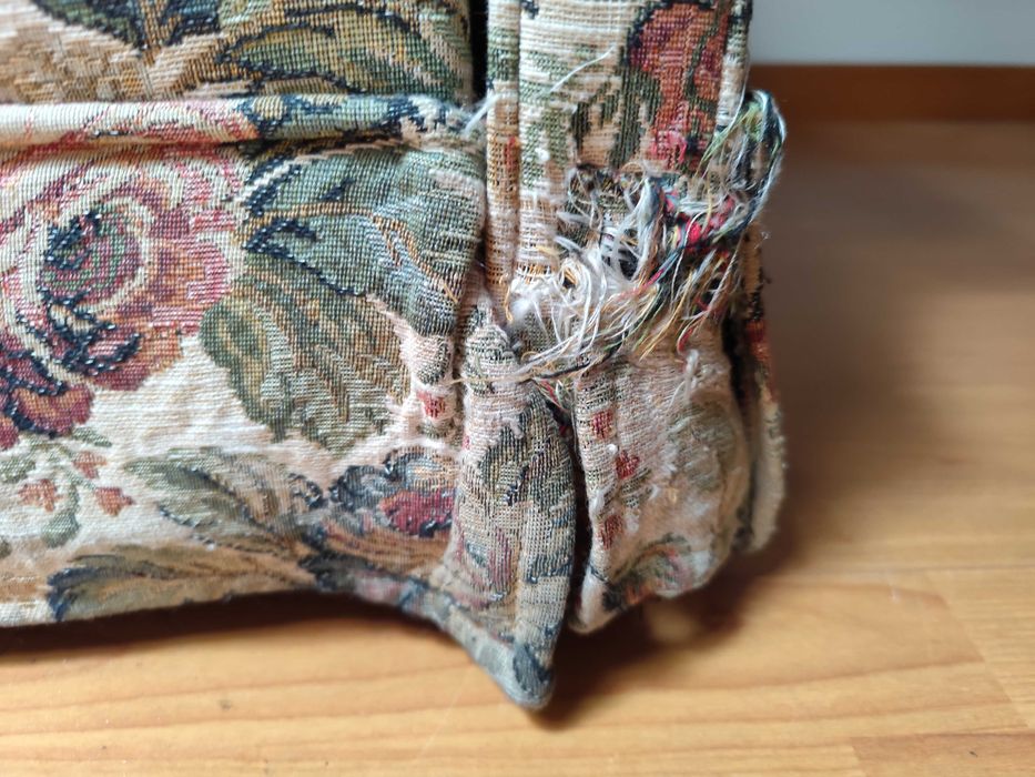 Sofá cama com estrutura metálica
