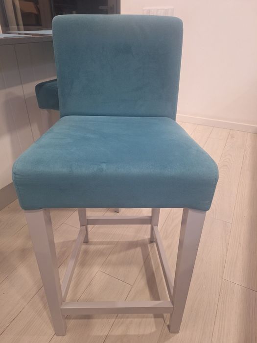 Conjunto de 3 cadeiras altas estofadas – Muito Bom Estado