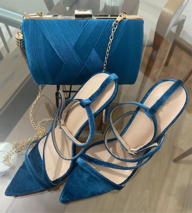 Conjunto de Sandalia nº38 e bolsa em azul (produto novo)