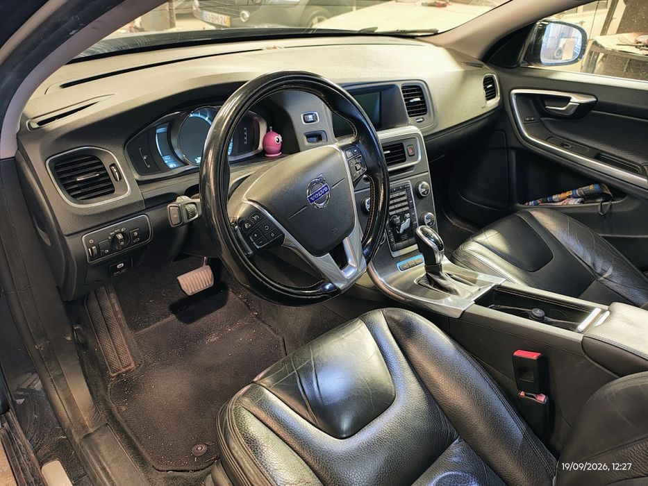 Volvo V60 D6 plugin