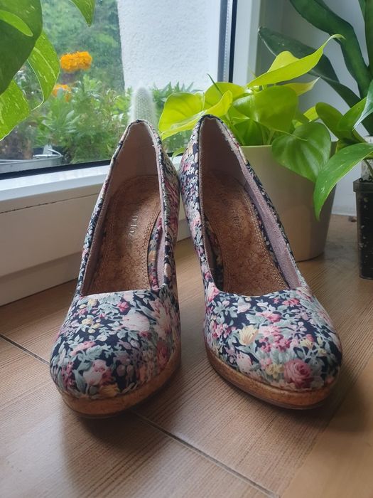 Szpilki w kwiaty