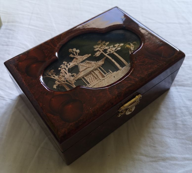 Nowa piękna chińska szkatułka na biżuterię z obrazem z korka