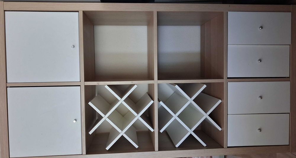 Aparador Ikea com garrafeiras