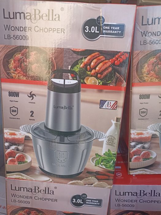 4 леза. 800 W якісні, 3 літрів. Нові  потужні  подрібнювач блендер