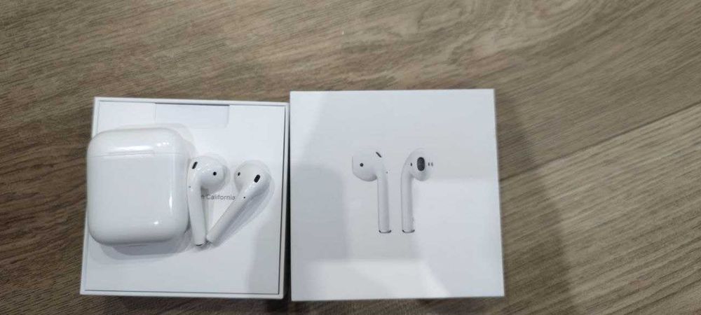 БУ Навушники Apple AirPods 2 with Charging Case