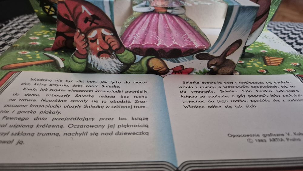 Vojtech Kubasta 1983 rok Królewna Śnieżka rozkładana książeczka PRL