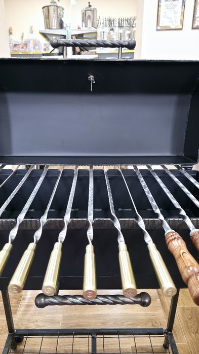 Шукаєте ідеальний мангал, який прослужить роками?
Пропонуємо професій