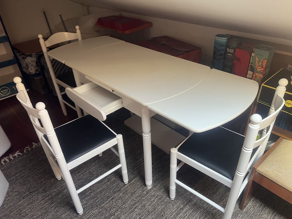 Mesa de cosinha com 4 cadeiras