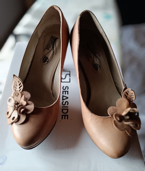 Sapatos compensados em camel em pele n38 novos